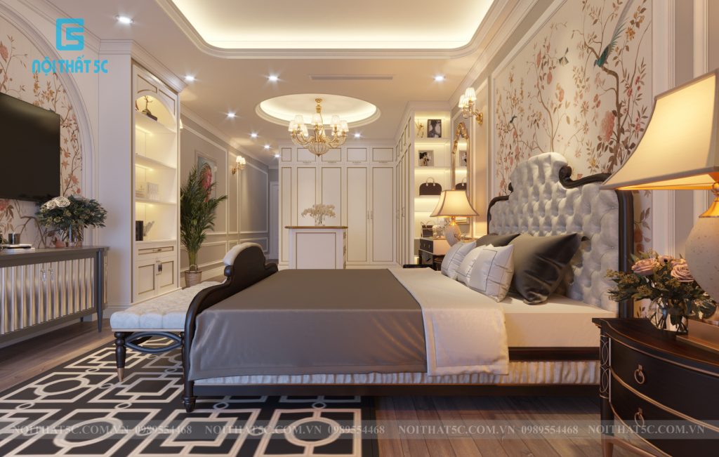 Chiếc đèn chùm là điểm nhấn khiến căn phòng thêm sang trọng, xa hoa